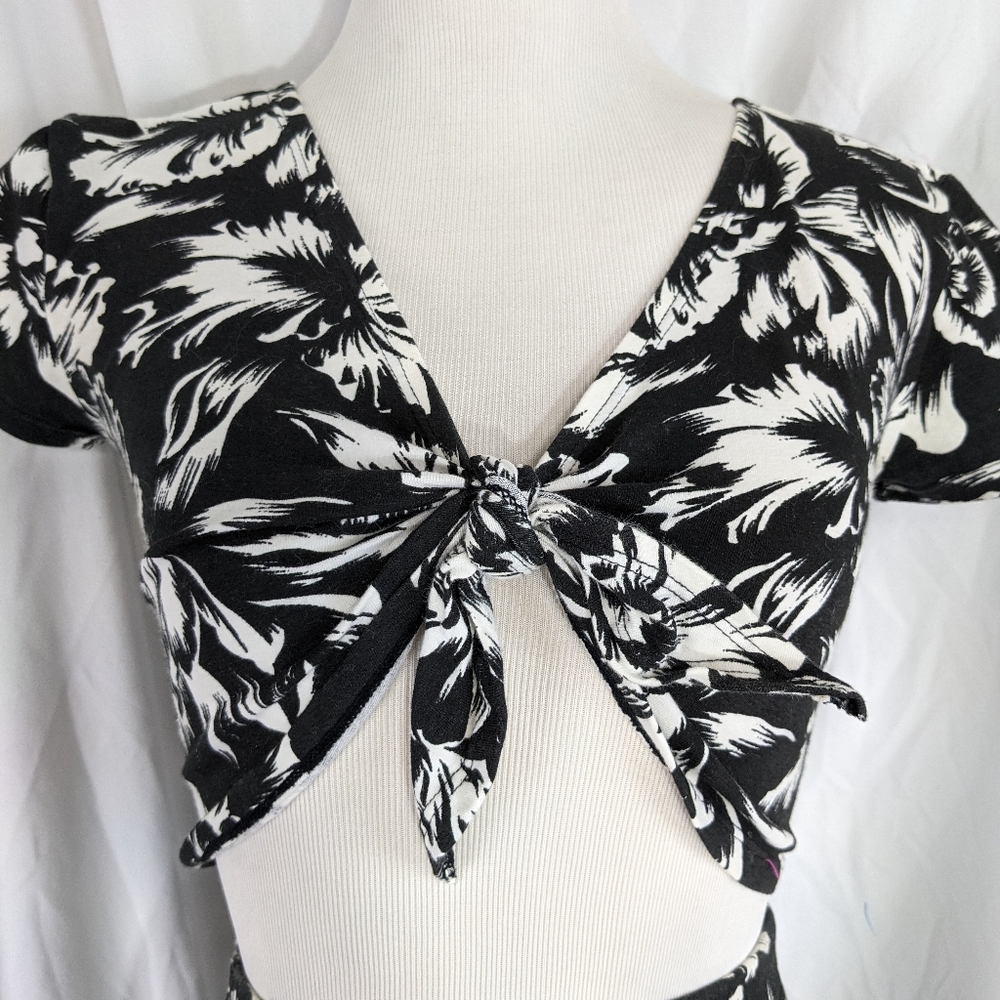 Dingolay EUC floral 2 Piece skirt set crop tie top small Barbados black white - Picture 5 of 16
